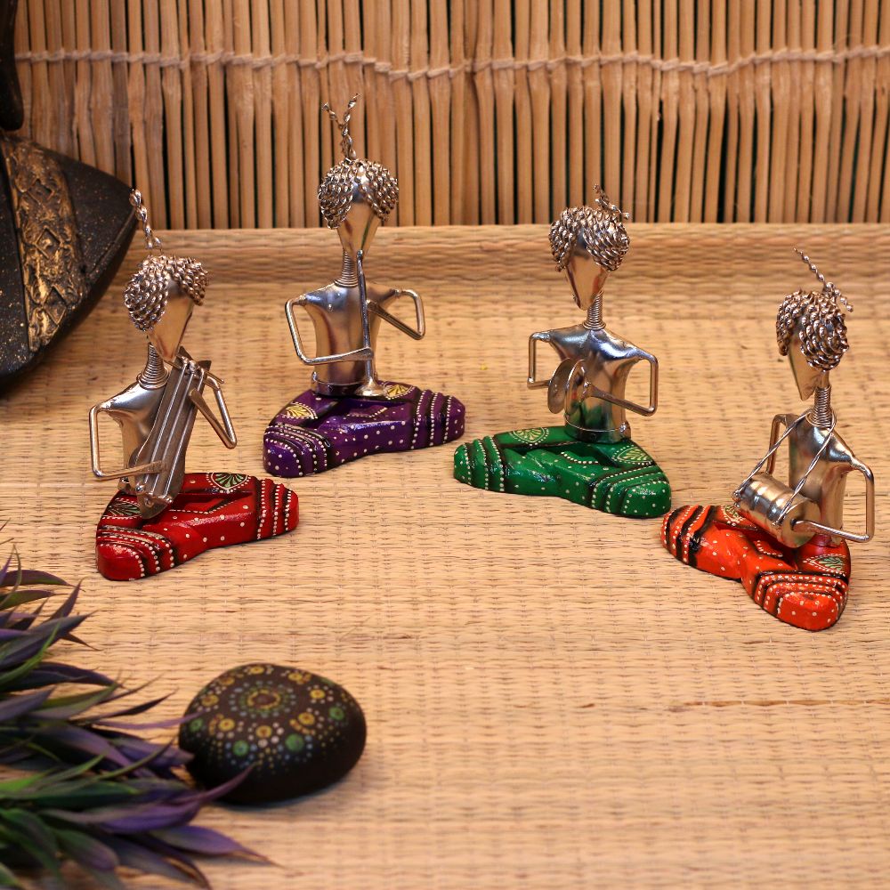 IRON PAINTED SITTING MUSICAL MEN SET OF 4
