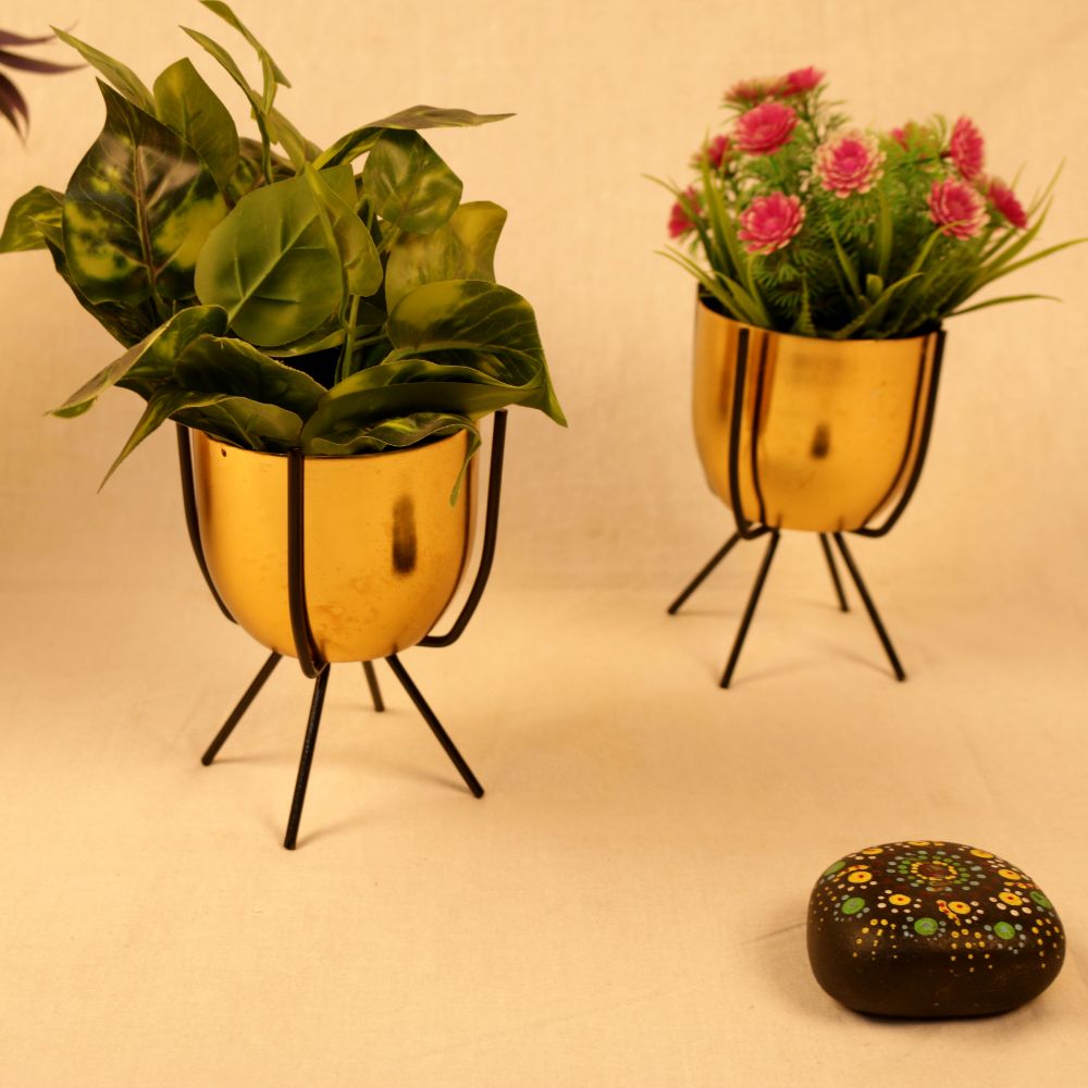PLANTER SET OF 2 NEW