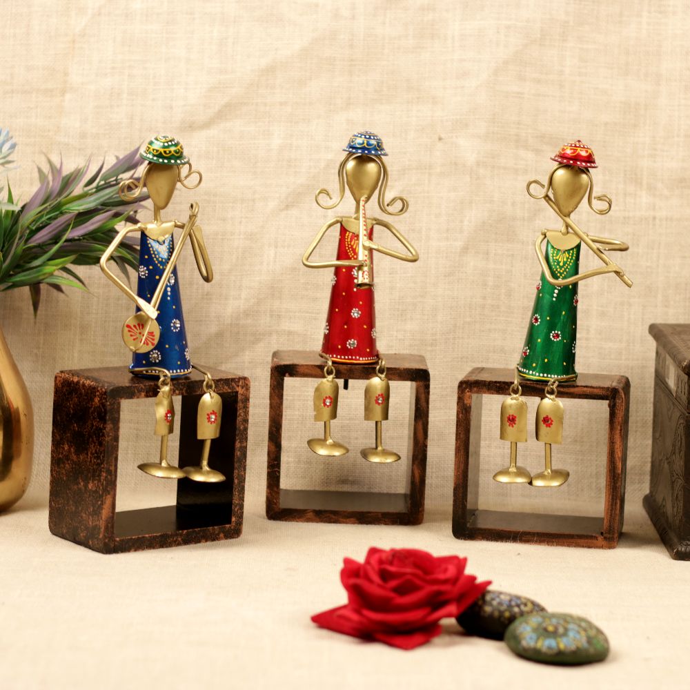 IRON PAINTED LADY MUSICAL W STAND (SET OF 3)