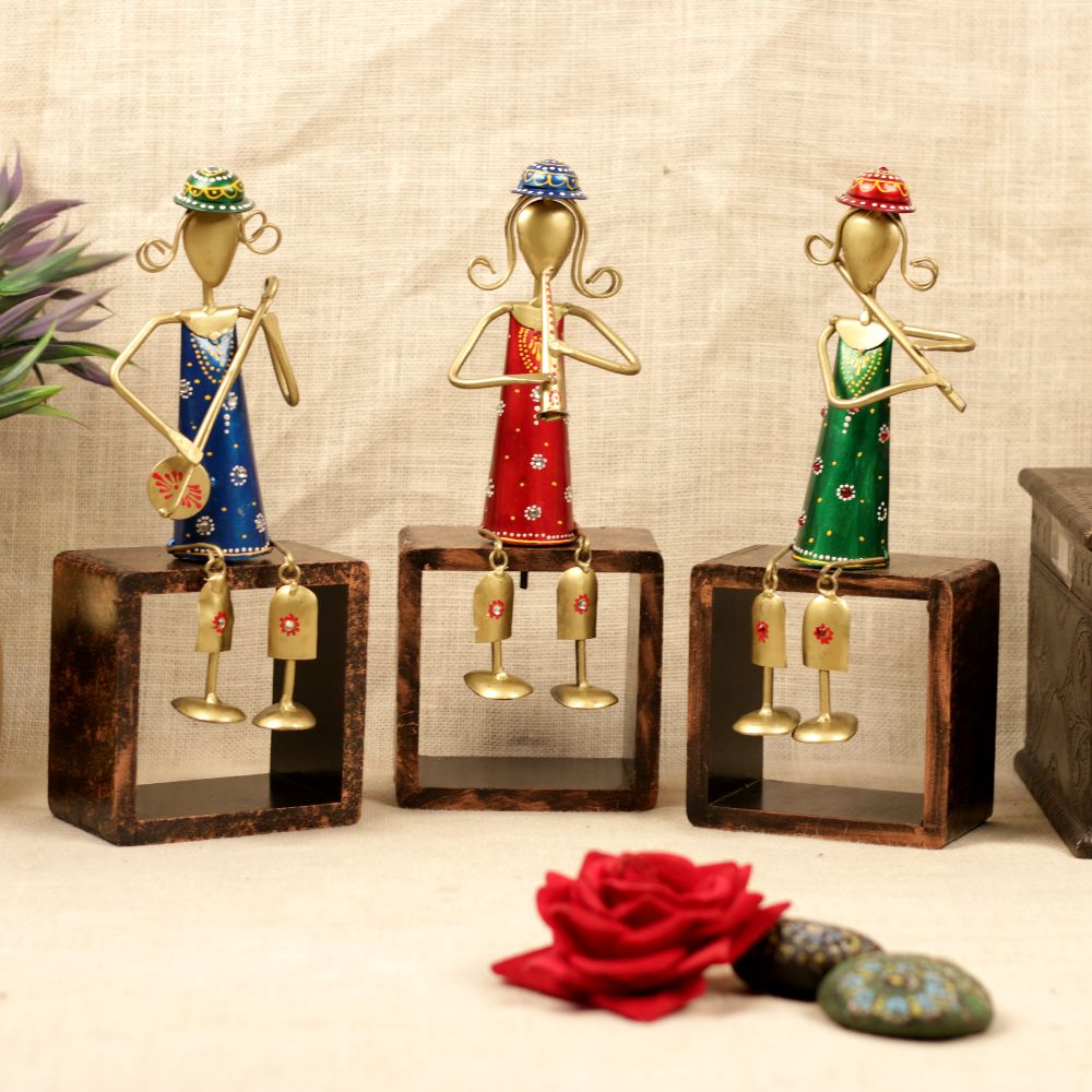 IRON PAINTED LADY MUSICAL W STAND (SET OF 3)