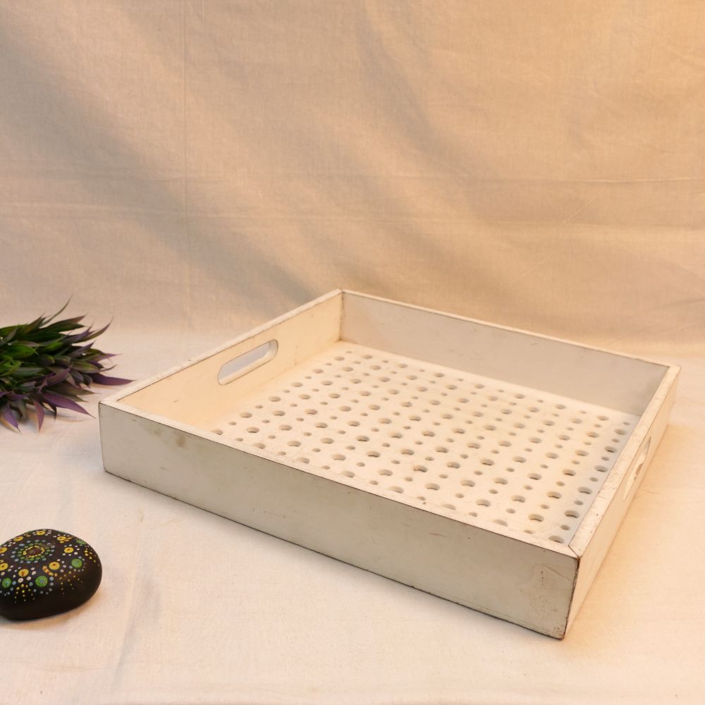 WOODEN NETED SQURE TRAY