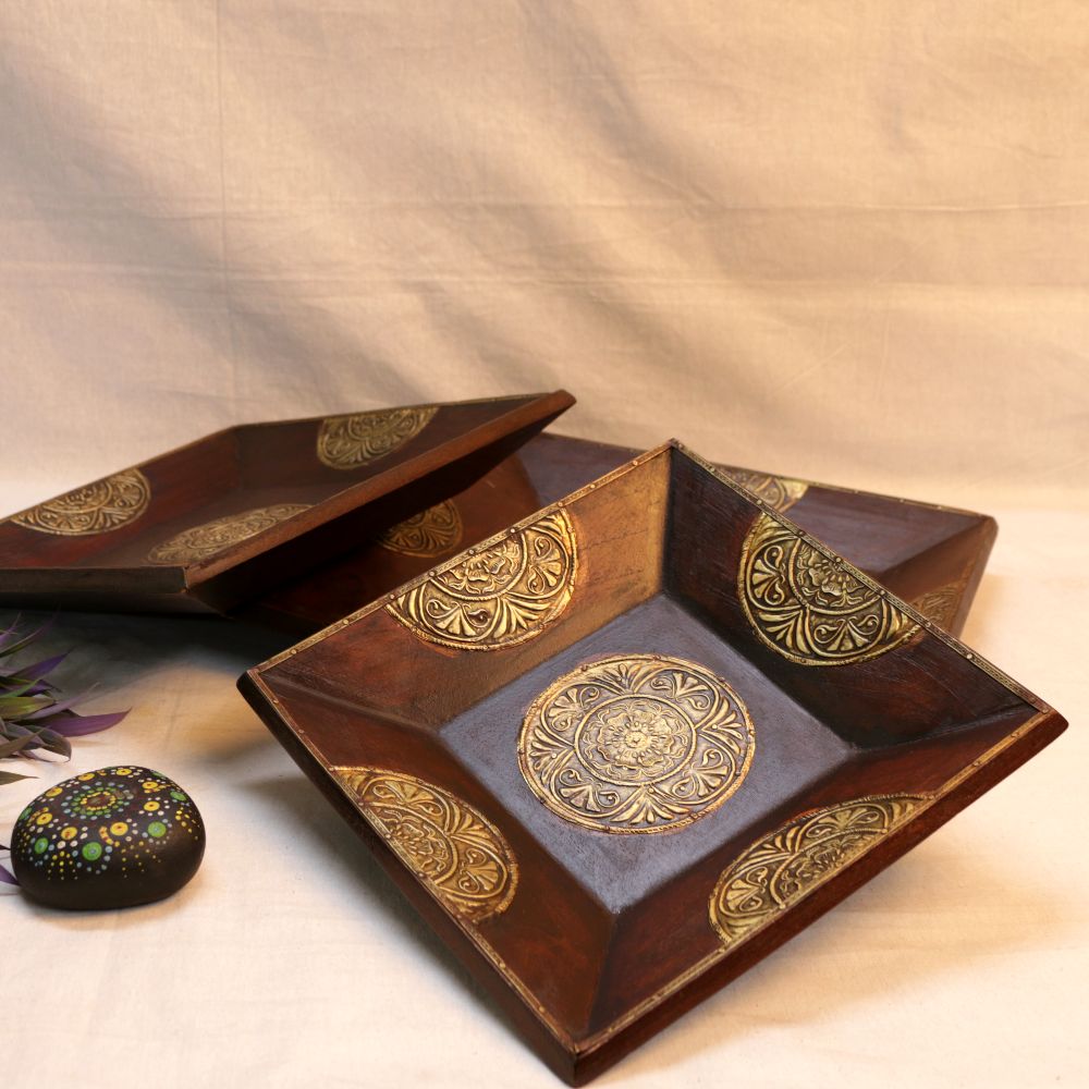 WOODEN BRASS TRAY SET OF 3