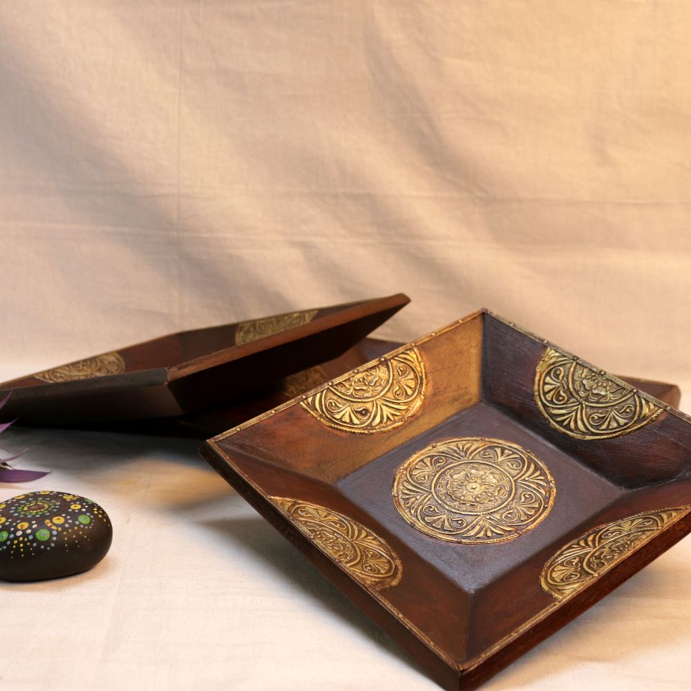 WOODEN BRASS TRAY SET OF 3