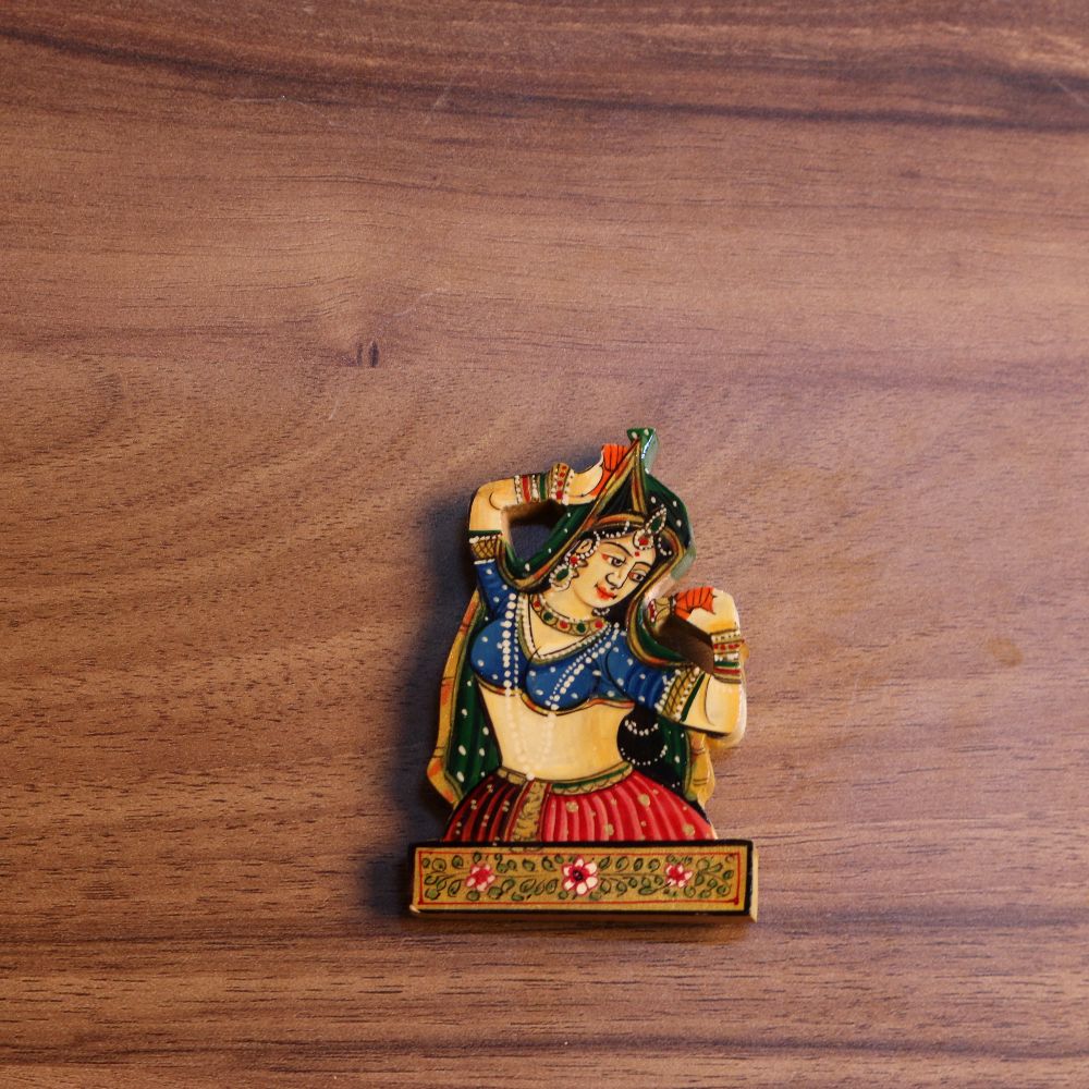 WOODEN L G T PAINTED MEGNET