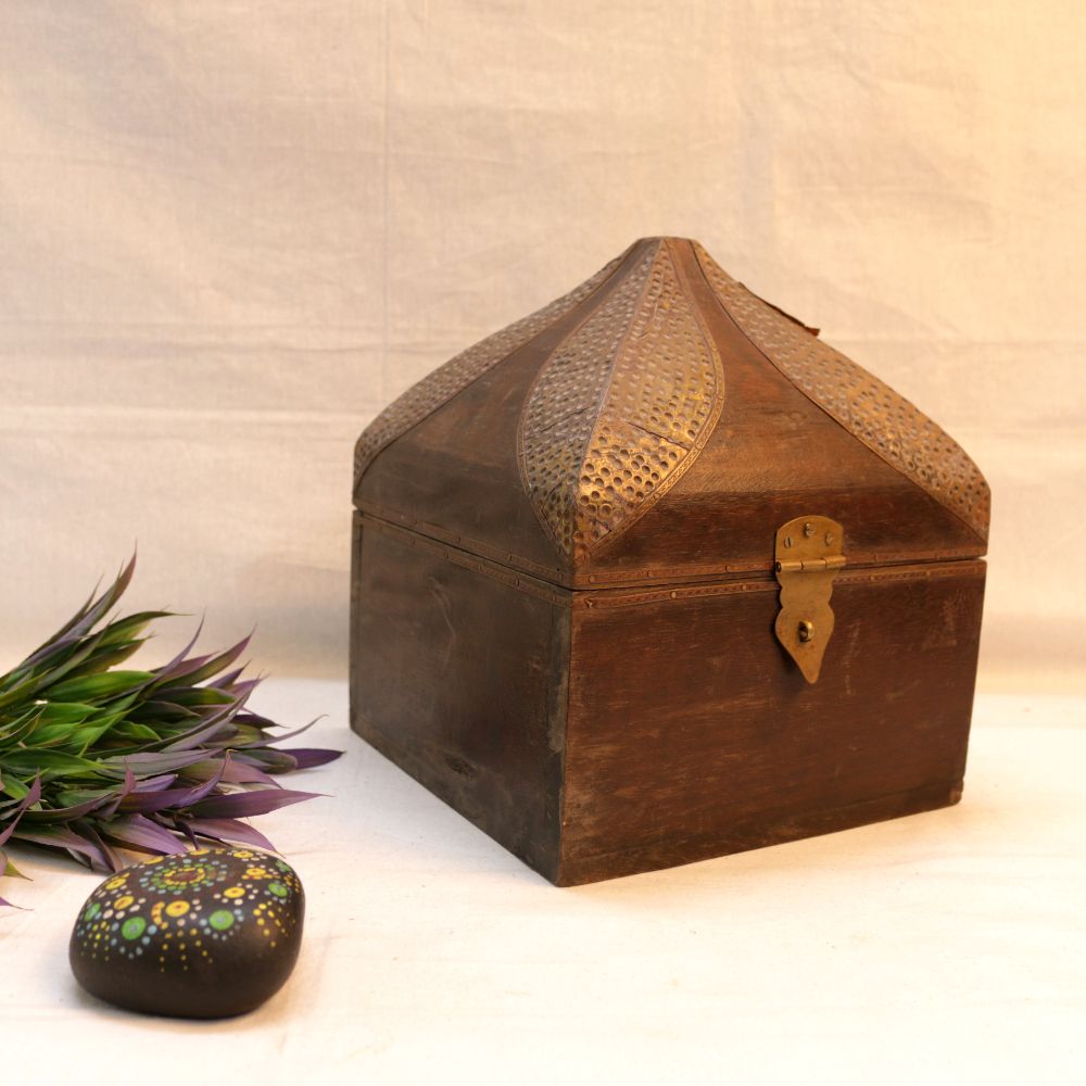 WOODEN BOX