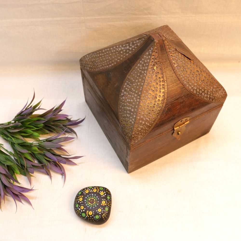 WOODEN BOX