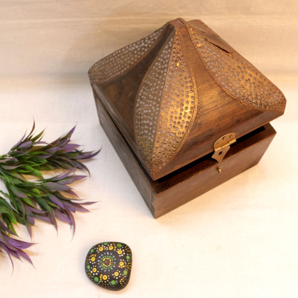 WOODEN BOX